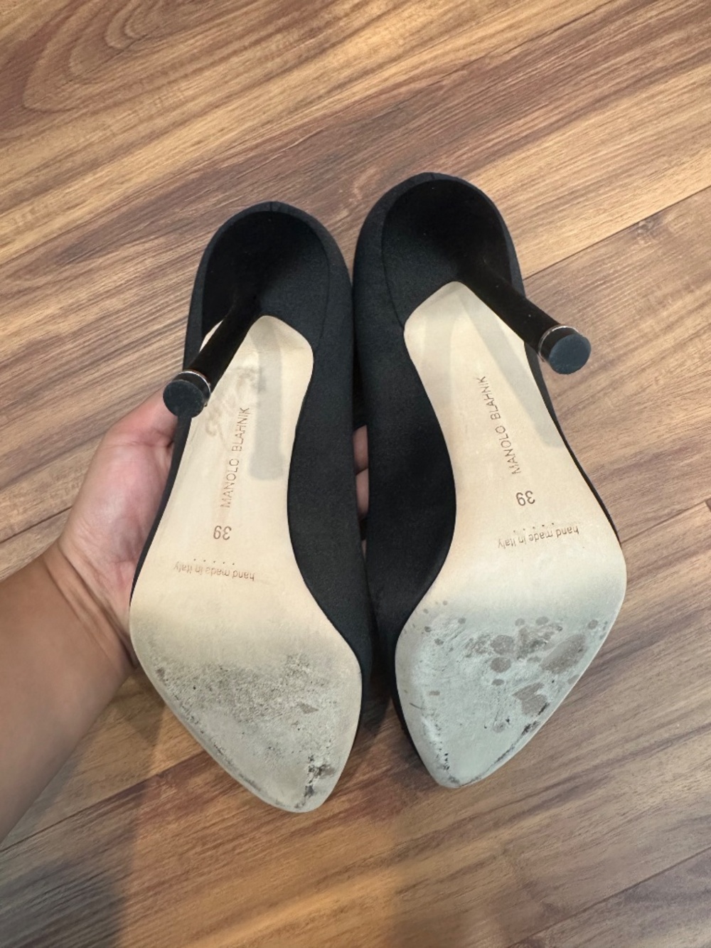 Manolo Blahnik Hangisi Pumps - Picture 4 of 4